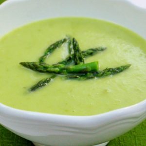Sopa de esparragos verdes
